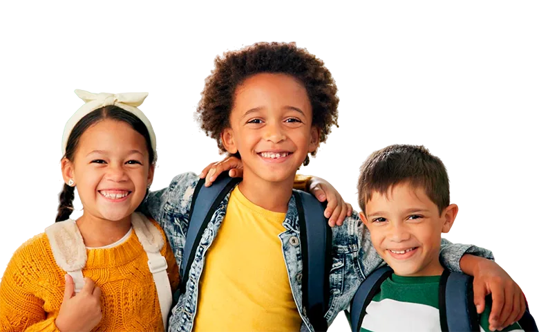 crianças felizes com o fretamento escolar da empresa sao joao fretamentos